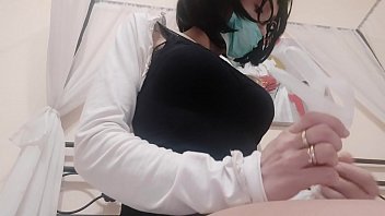 Нежная и худая медработница чпокается в клинике с пациентом